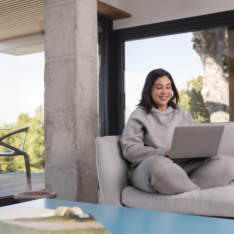 woman-home-using-laptop